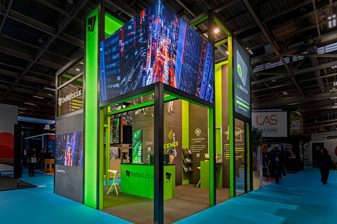 Stand beMatrix à Heavent 2024, structure à étage et écran LED