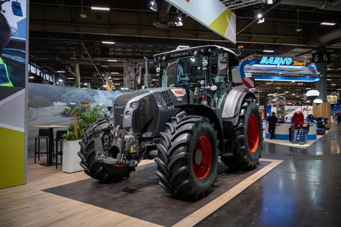 Tracteur Claas sur stand
