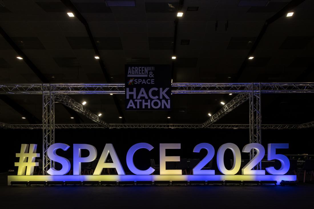Scène du hackathon SPACE 2025